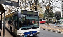 Mirafiori, è polemica sui trasporti: «Anche un'ora per raggiungere Porta Susa»