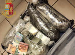 Quattro chili e 600 grammi di marijuana in casa: arrestato spacciatore