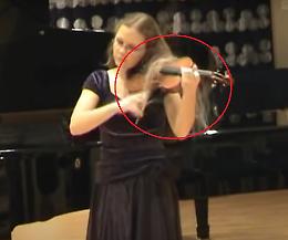 Incidente al violino: l'archetto si rompe e addio concerto!!