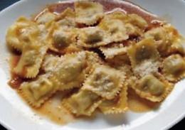 Aria di festa con i plin a tavola: ecco il segreto degli agnolotti