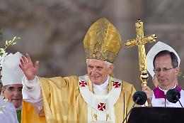 I lupi contro Benedetto XVI