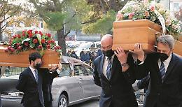 L’ultimo addio a Dario e Maria: «Di loro neanche un ricordo»