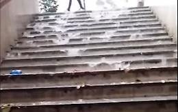 Piove e la metro s'allaga: pi&ugrave; che un treno servirebbe una barca