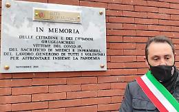 Provocazione a Grugliasco, fiori per i No Vax: il sindaco li dedica alle vittime del Covid