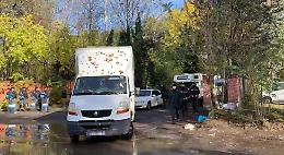 Via furgoni e camper: rave party concluso. Ecco com'è ridotta l'ex fabbrica Fiat [VIDEO]