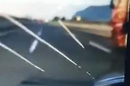 Carambola fatale: il tir passa su un sasso e lo lancia contro l'autovettura