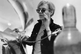Polaroid e divano rosso: tutto su Andy Warhol padre della “Pop Art”