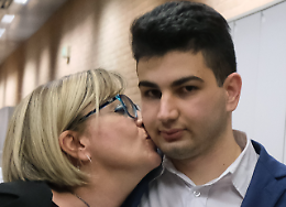 «Uccise il papà per legittima difesa e per difendere la mamma». Perché Alex è stato assolto