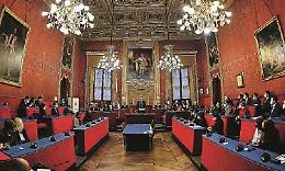 Polemiche in Sala Rossa: l'opposizione lascia l'aula in protesta contro il sindaco Lo Russo
