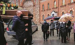 L’ultimo addio a papà Rosboch: «Ora può riabbracciare Gloria»
