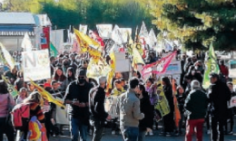 Mille in piazza contro il nucleare: 40 sindaci alla testa del corteo