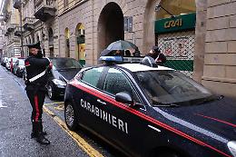 Accoltella i cognati e si ferisce per depistare le indagini, ma lo arrestano