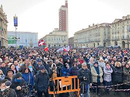 No Green Pass in corteo a Torino, in duemila alla manifestazione in piazza Castello [FOTO e VIDEO]