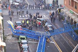 Crollo della gru: sequestrata l'area di via Genova. A Torino lutto cittadino il giorno dei funerali delle tre vittime