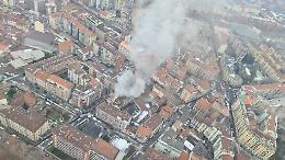 Ieri paura in un altro cantiere edile: a fuoco il tetto, famiglie evacuate [FOTO e VIDEO]