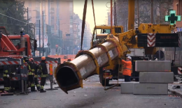 Torino, le operazioni di rimozione della gru crollata in via Genova [IL VIDEO]