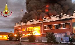 Paura a Beinasco: l'incendio alla Demap di via Aosta [FOTO e VIDEO]