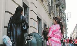 La ladra non va mai in cella: «Deve badare ai suoi nove figli»