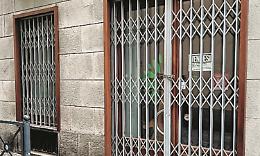 Serrande abbassate: ”moria” di negozi nel centro della città