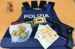 Hashish "griffato" Batman a Porta Nuova: due giovani spacciatori ai domiciliari