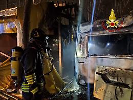 No Tav, incendio al presidio di San Didero: distrutti una roulotte e un tendone [FOTO]
