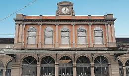Nuovo volto per l’ex Porta Susa: il “giallo Torino” sulla facciata