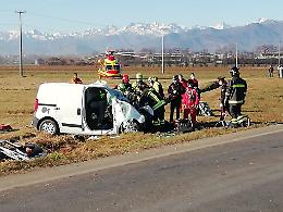Furgone contro un camion: muore sul colpo un 54enne [LE FOTO]