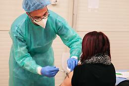 Vaccini anti-Covid: somministrate 42.636 dosi in Piemonte, per 34.821 persone si tratta della terza