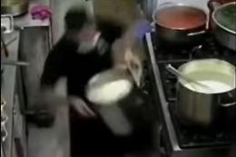 Cucine pericolose: lo scivolone del cuoco