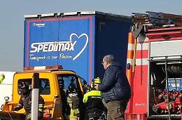 Incidente in tangenziale, tre feriti: traffico bloccato all'altezza dello svincolo Allamano di Rivoli [FOTO]