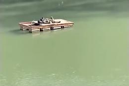 Gita in zattera sul fiume, arrivano i vigili del fuoco