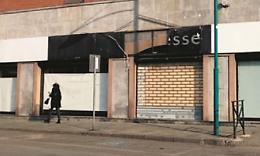Serrande abbassate in centro: il lockdown ha ucciso i negozi