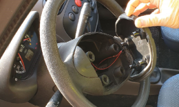 Torino, nasconde cocaina nel clacson dell'auto: arrestato 30enne