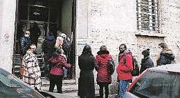 I No Vax ora corrono, coda per le esenzioni ma anche per la dose