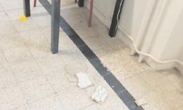 Crolla il controsoffitto in un’aula del Romero: «Vito morto per nulla»