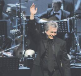 Nino D’Angelo scalda Torino: «Dove c’è il Sud, ci sono io»