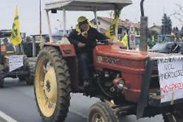 I trattori tornano a sfilare per dire «no» all’inceneritore