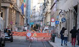 Cantieri eterni e traffico in tilt. Tra negozi in crisi e case al gelo