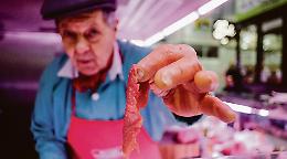 Anche la carne vale oro, il pollo costa il doppio: «Ed è soltanto l’inizio»