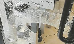 Furto nella notte in gioielleria: il bottino vale 100mila euro