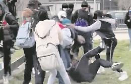 Scontri tra babygang di ragazze: cinghiate all’uscita dalla scuola