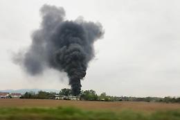 Incendio di via Barberina, l'Arpa: alte concentrazioni di COV
