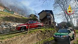 Giaveno, a fuoco alcune baite e una porzione di bosco