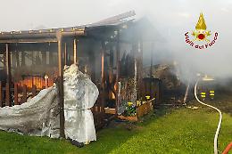 Paura a Villar Pellice: due bungalows di un campeggio in fiamme [LE FOTO]