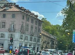 Torino, altro che ridurre gli sprechi: corso Moncalieri è illuminato in pieno giorno! [FOTO]