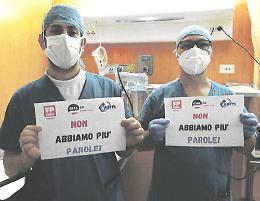 Il grido di dolore dei nostri infermieri: «Non licenziate 5.700 eroi del Covid»
