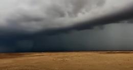 Tempesta di pioggia e lampi in...pieno deserto