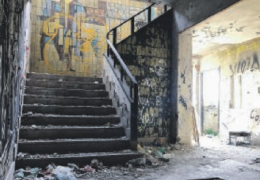 Rock City e Osi Ghia, dietro la ferrovia le cittadelle fantasma ignorate da tutti