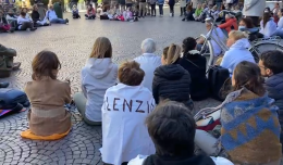 Il gruppo Abele contro la guerra in Ucraina: flash mob di un'ora in silenzio [VIDEO]