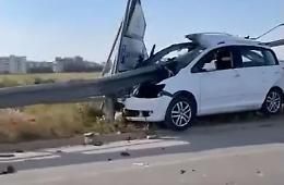 Vede all'ultimo il bivio e l'incidente è spaventoso